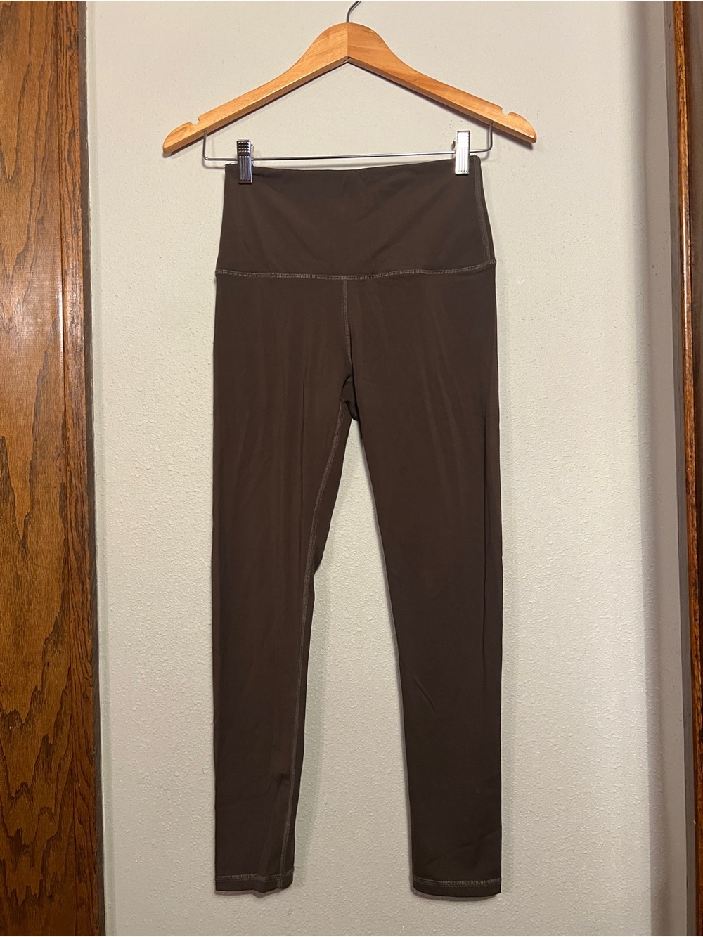 High-Rise Brown Stretch Leggings — Comfortable Everyday Support
